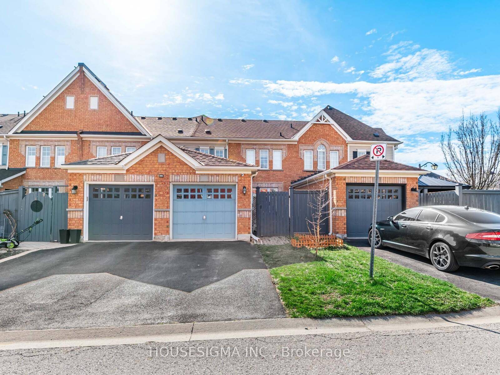 Bright amp ; Spacious 2 Storey Freehold Townhome In A Family Oriented Most Desirable North Ajax Community.