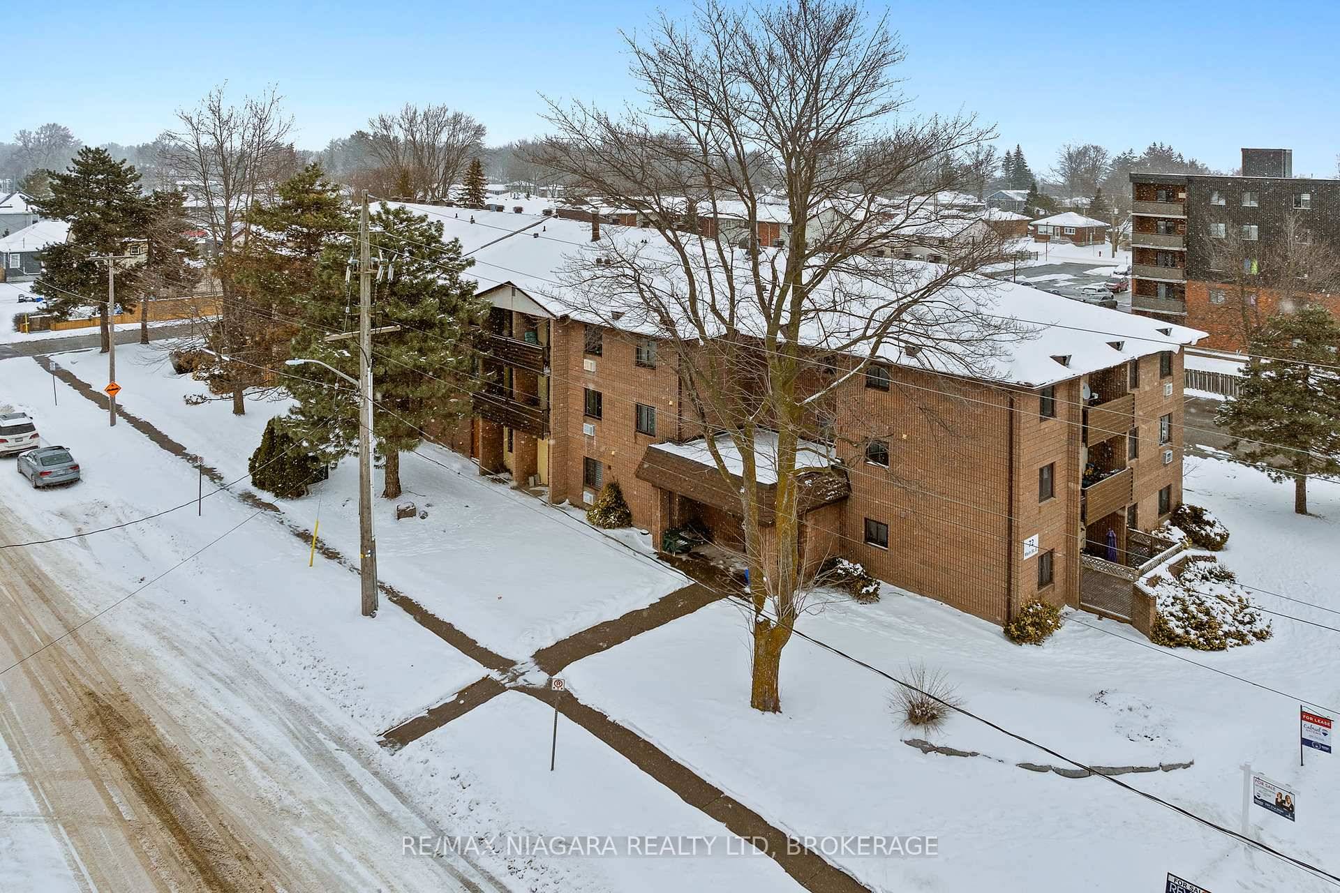 Welcome to this bright owner occupied 2 bedroom condo, perfect for first time buyers, downsizers, or anyone seeking low maintenance living.