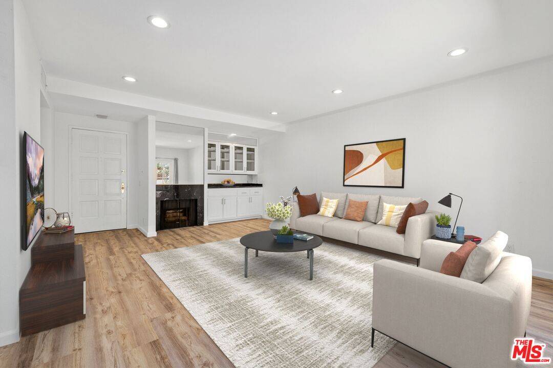 212 S Hamilton Dr 2BR Beverly Grove La