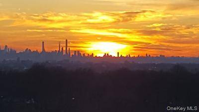 Outstanding 2 BEDROOM, 3 BATHS 1700sf CORNER !