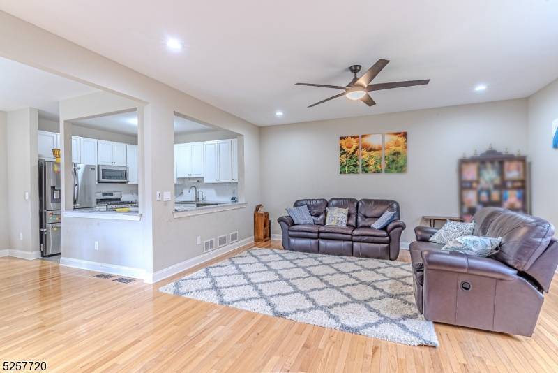 Discover life at Mazdabrook one of Parsippany's most sought after communities !