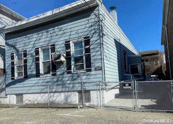 Legal two dwellings, good condition, land value, R4 Zoning with approved plan, approved plan for legal two dwelling 3700SF, Close to all