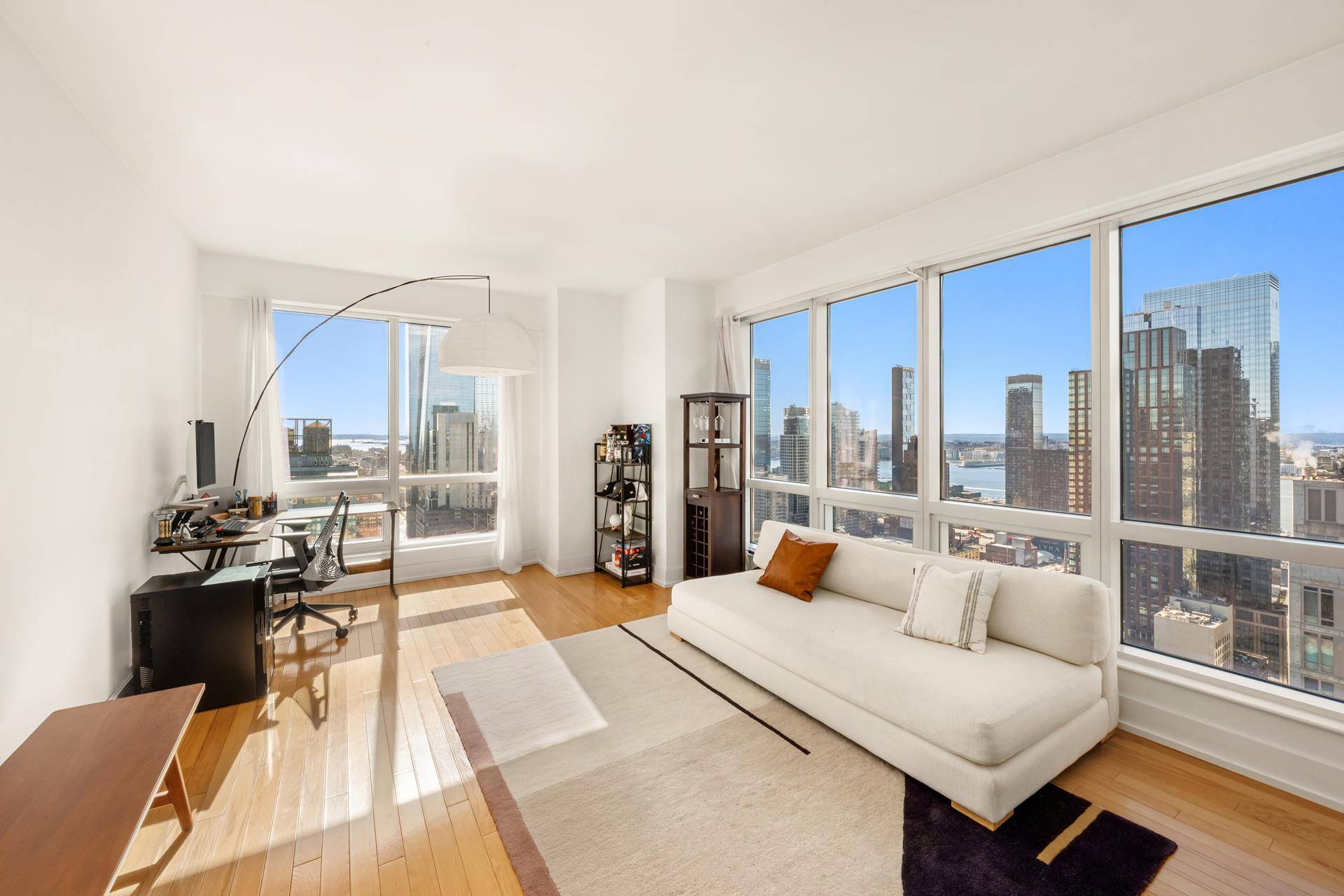 This stunning high floor 1 bedroom, 1 bathroom apartment boasts breathtaking southern and western views of the Hudson River, Statue of Liberty, Hudson Yards, One World Trade Center, and the ...