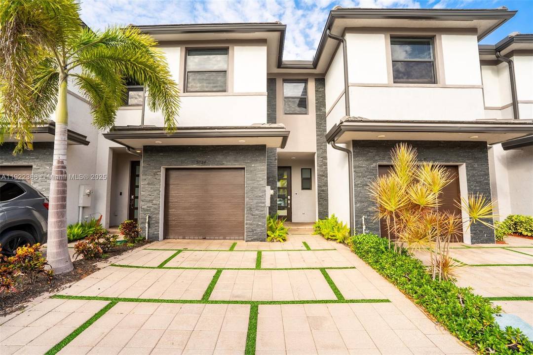 Experience high end living in the unbelievable community of Satori, a gated and waterfront community in Miami Lakes known for its Beautiful 67 acre lake at the center of the ...