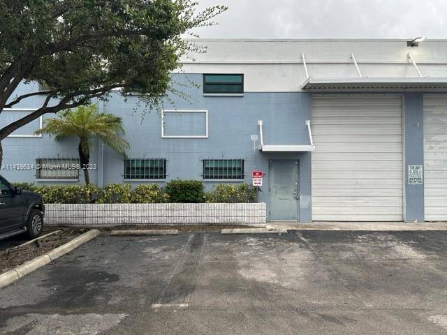 Warehouse and office space, centrally located with close proximity to Miami International Airport, Doral and easy access to 826 Palmetto Expressway and other mayor highways.