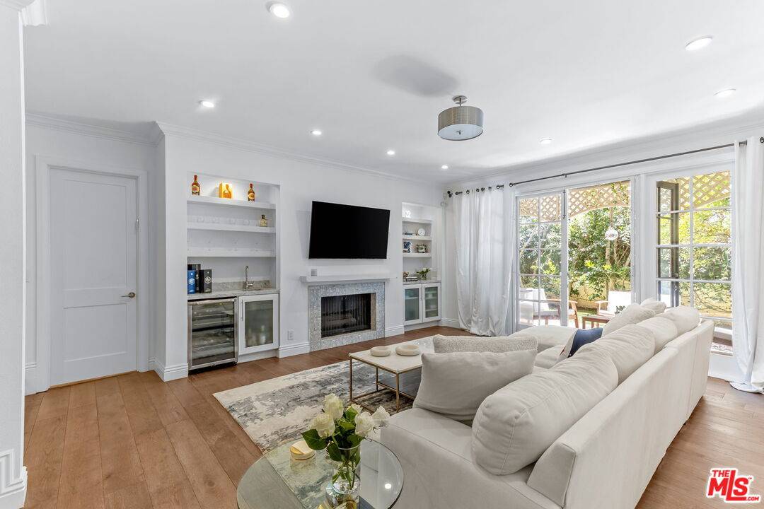 133  S Oakhurst #108 Dr 2BR Beverly Hills La