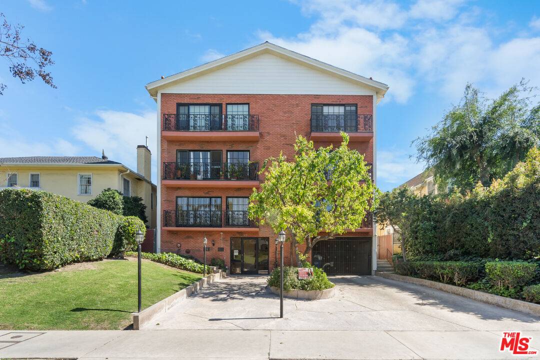 822  S Windsor Blvd 2BR Hancock Park La