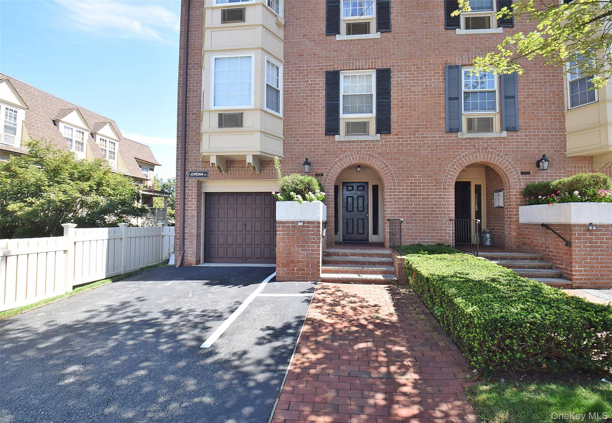 BAYBRIDGE LUXURY CONDO amp ; GATED COMMUNITY WITH RESORT STYLE LIVING, SIMPLEX, CORNER UNIT, MINT CONDITION, TOTALLY UPDATED 2 BEDROOMS, 2 BATHS, WITH PARKING SPACE, TERRACE, WOOD FLOORS, BAY WINDOWS, ...