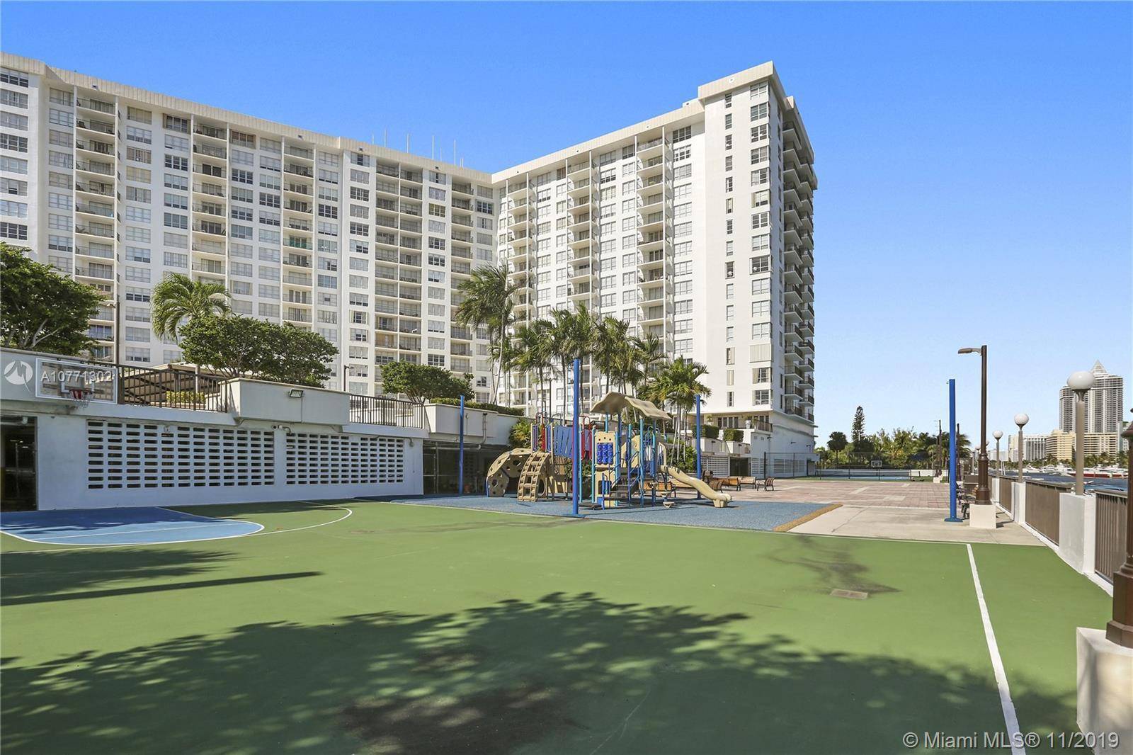 A Breathtaking 2 bedroom 2 Bathroom Apartment in the heart of Miami Beach.
