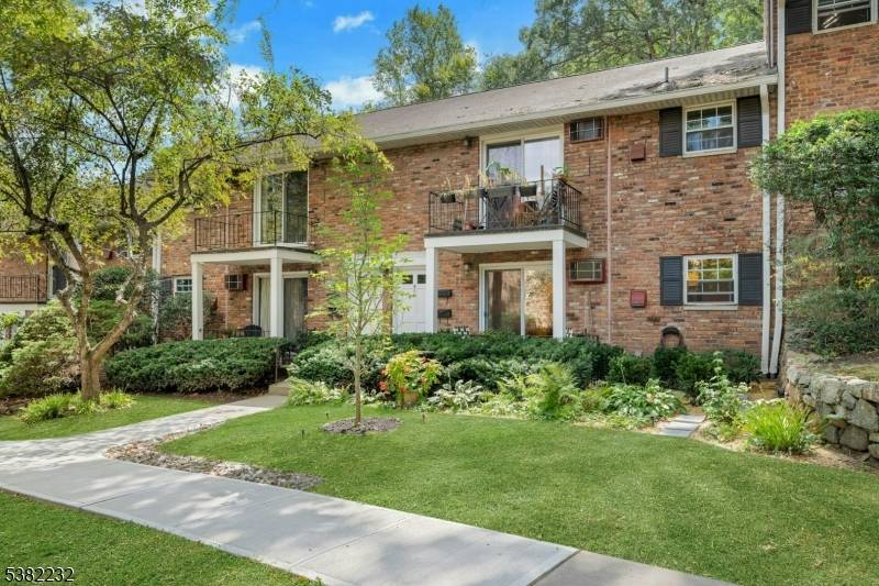 Welcome to this VERY RARE 1st flr 1BR with FINISHED LL in beautiful location in Parsons Village !