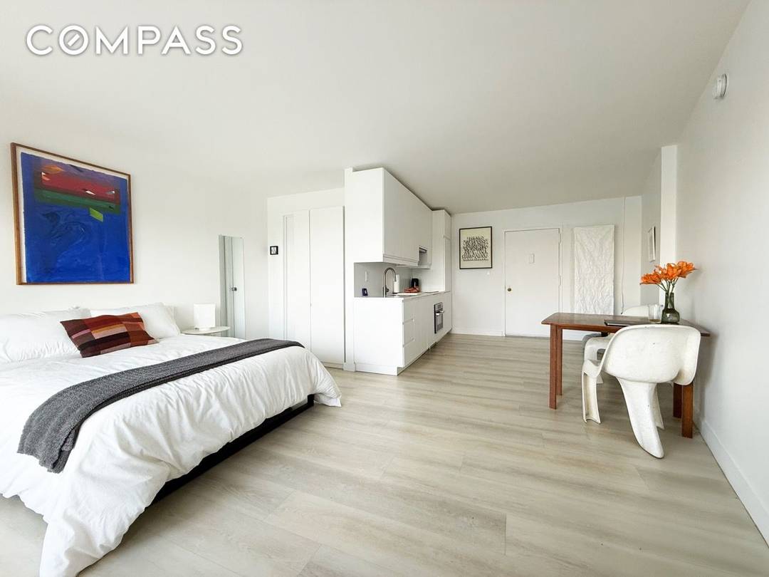 Direct River Views Private Balcony Indoor Parking Included Enjoy stunning river views from this fully renovated alcove studio complete with a private balcony and dedicated indoor parking space, all for ...