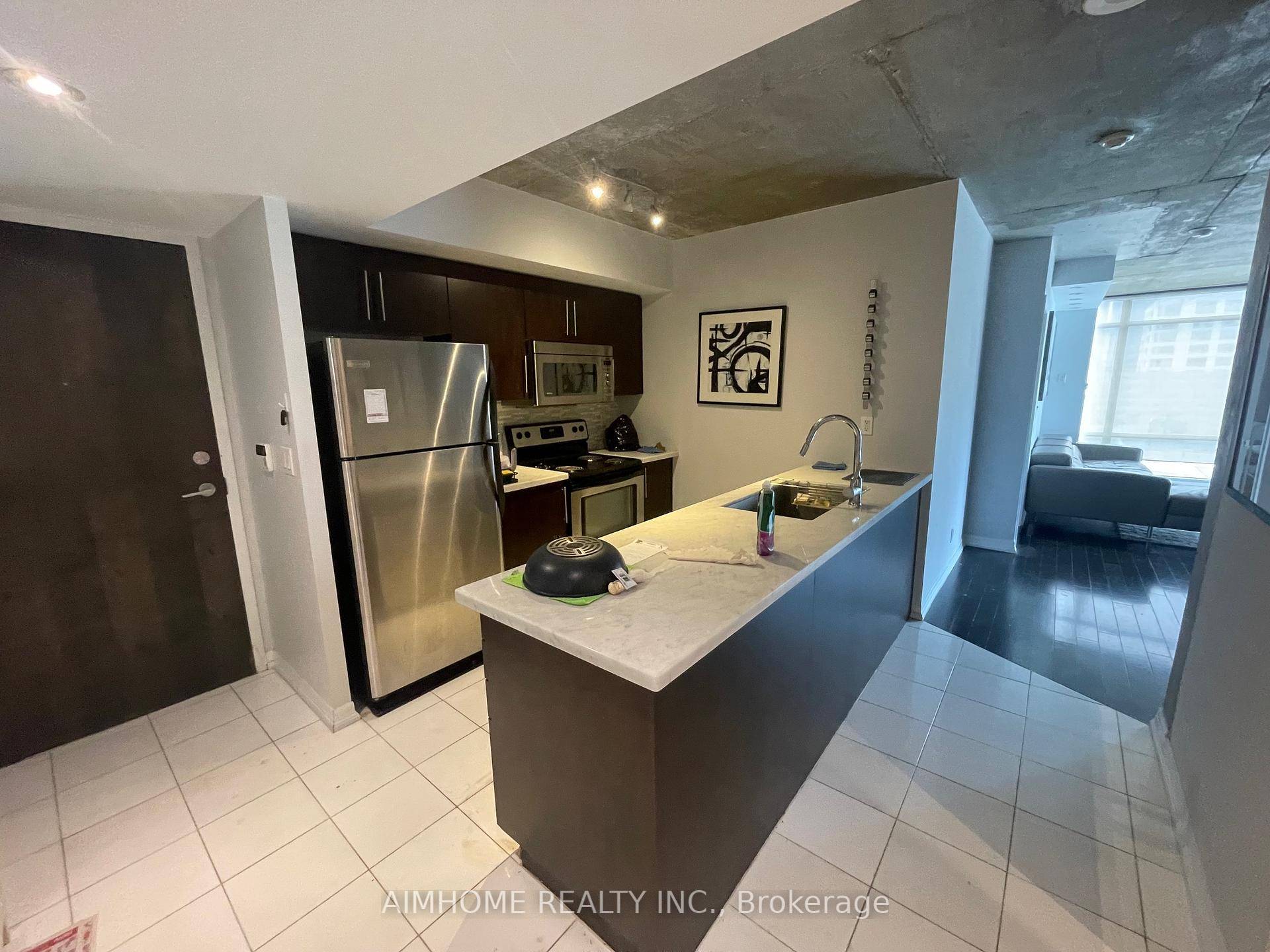 Furnished Bright amp ; Modern Corner Unit With Facing South amp ; West For Amazing City Views.
