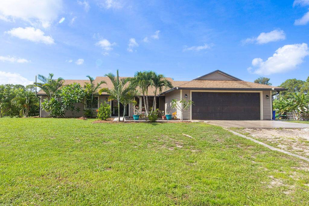 Welcome to your Loxahatchee dream home !