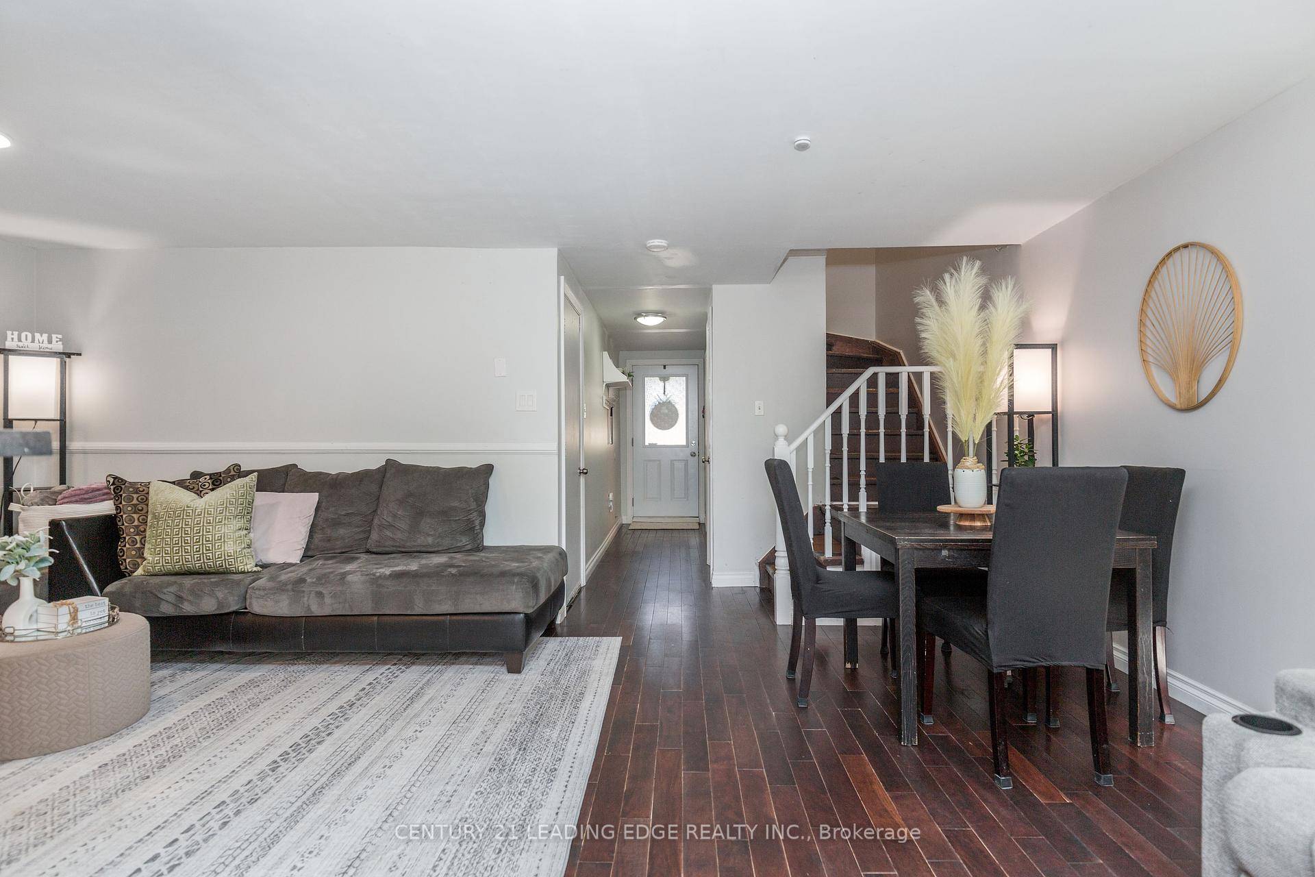 Unmatched value Imagine yourself settling into this beautifully updated 3 1 bedroom, 3 bathroom condo townhome in Barrie's highly sought after Ardagh community.