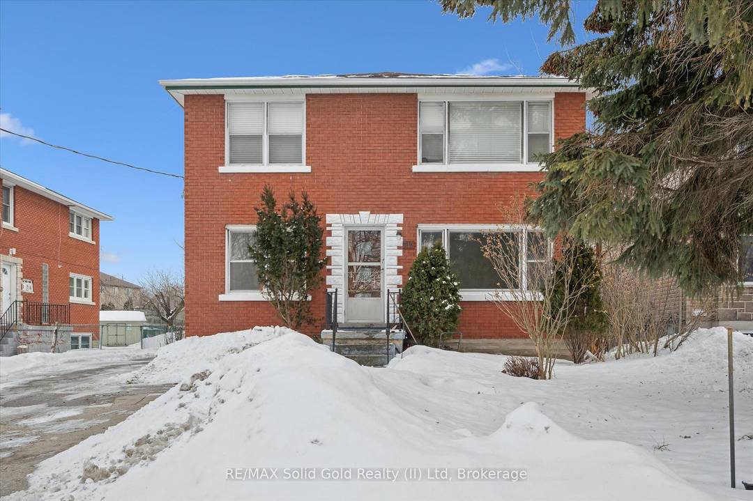 Well maintained purpose built duplex nestled in the lovely Rosemount neighbourhood.