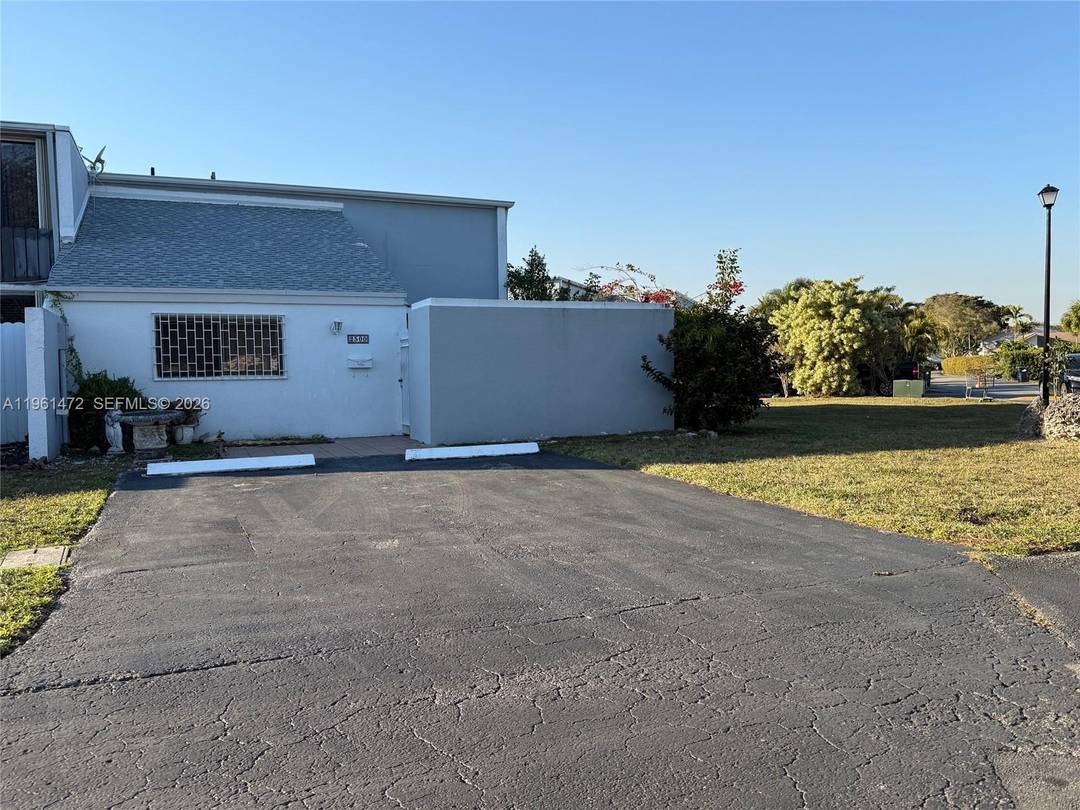 Charming 3 bed, 2 bath corner townhouse in the Coral Way Area SW 122 Avenue.