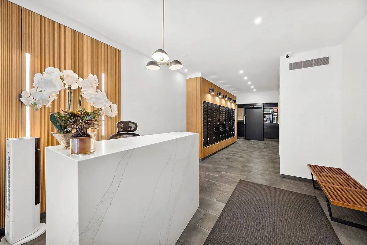 Whether you are looking for a stylish full time residence or a pied à terre in an unbeatable location, Apartment 5C is the perfect choice.