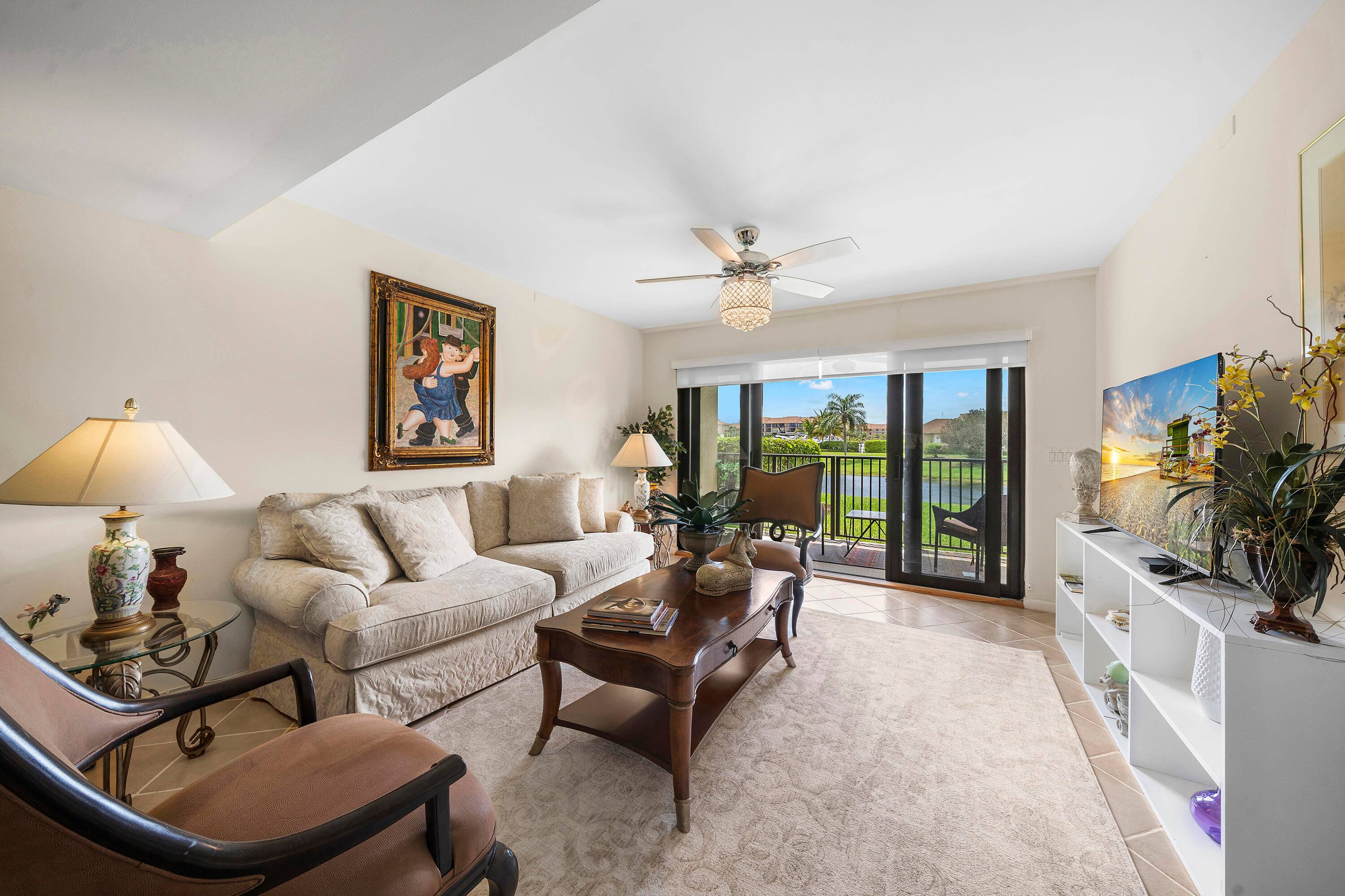 Beautiful 2 Bedroom, 2 Bath with bonus space.