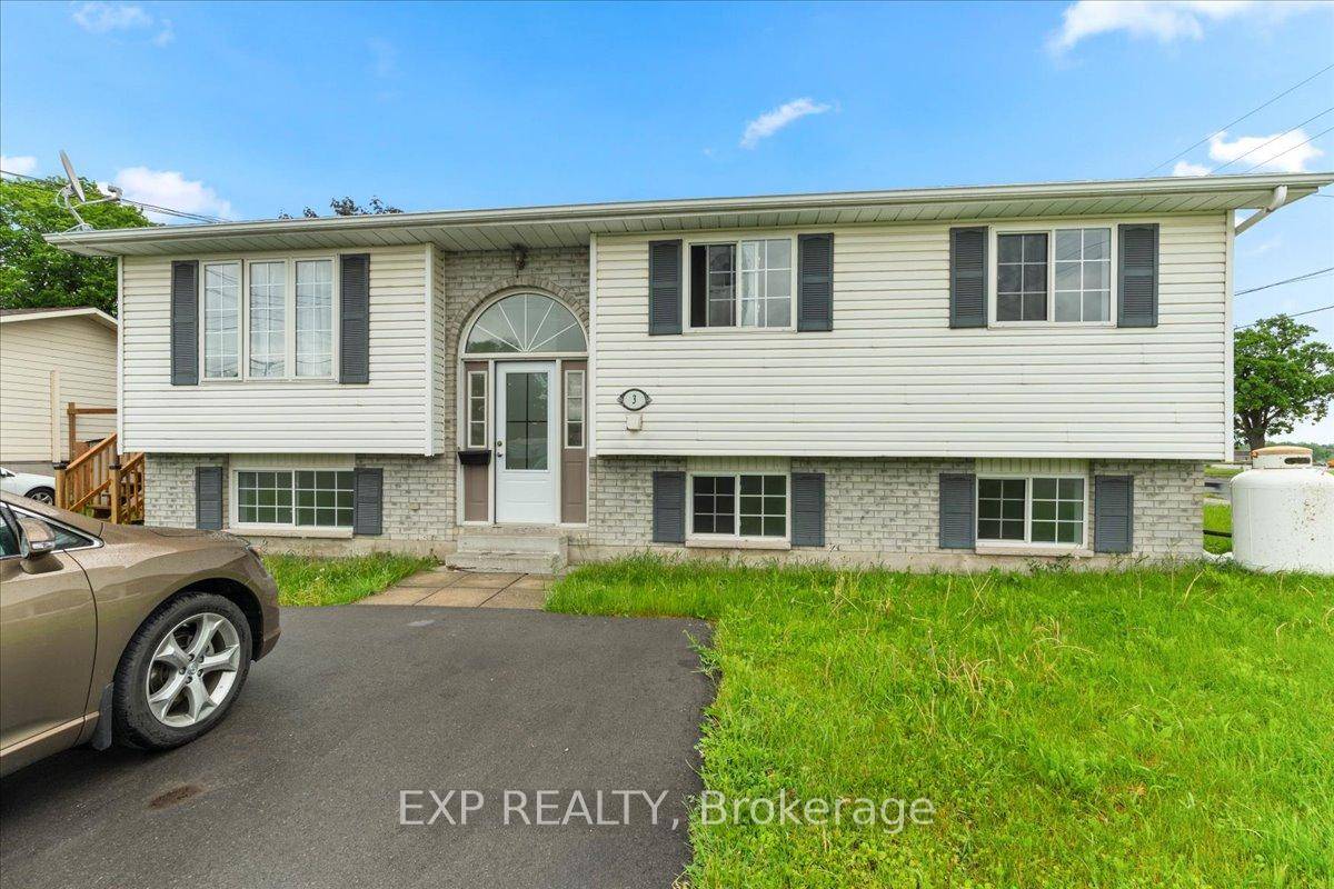 Recently renovated 2 bedroom, 1 bath lower unit in a raised bungalow with large windows that fill the space with natural light.