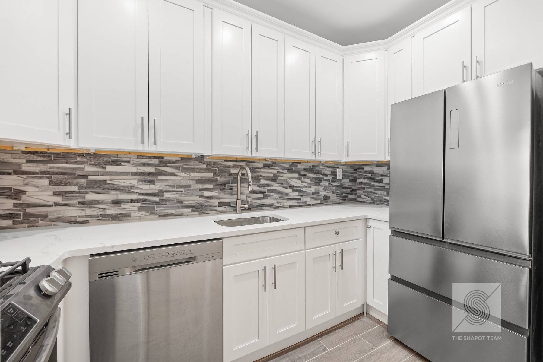 If your dream is an affordable and move in ready slice of Manhattan life in Central Harlem, step into Apartment 4i at The Bradhurst.