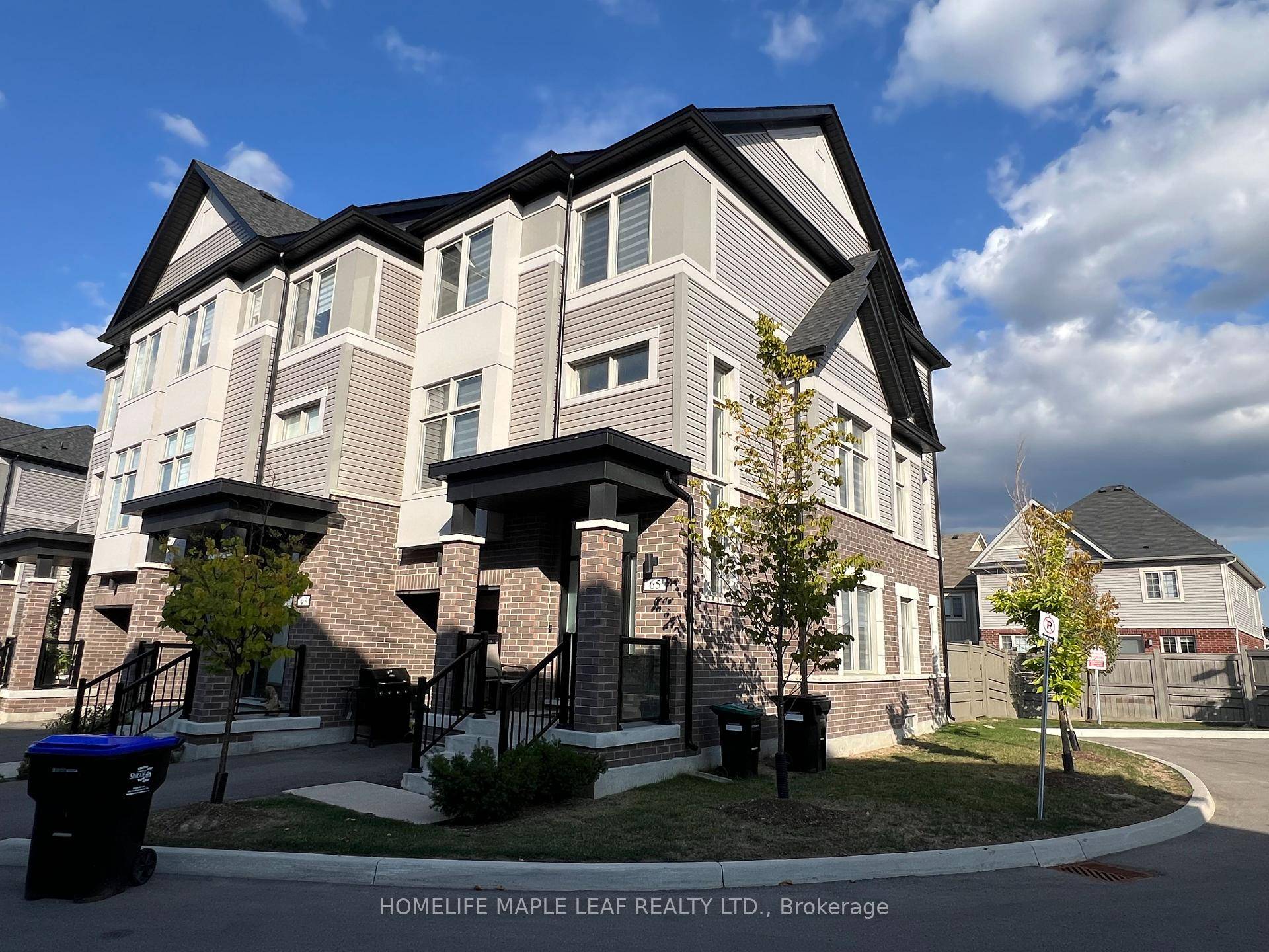 Beautiful amp ; Spacious Corner Unit Townhouse available in Tottenham, approx.