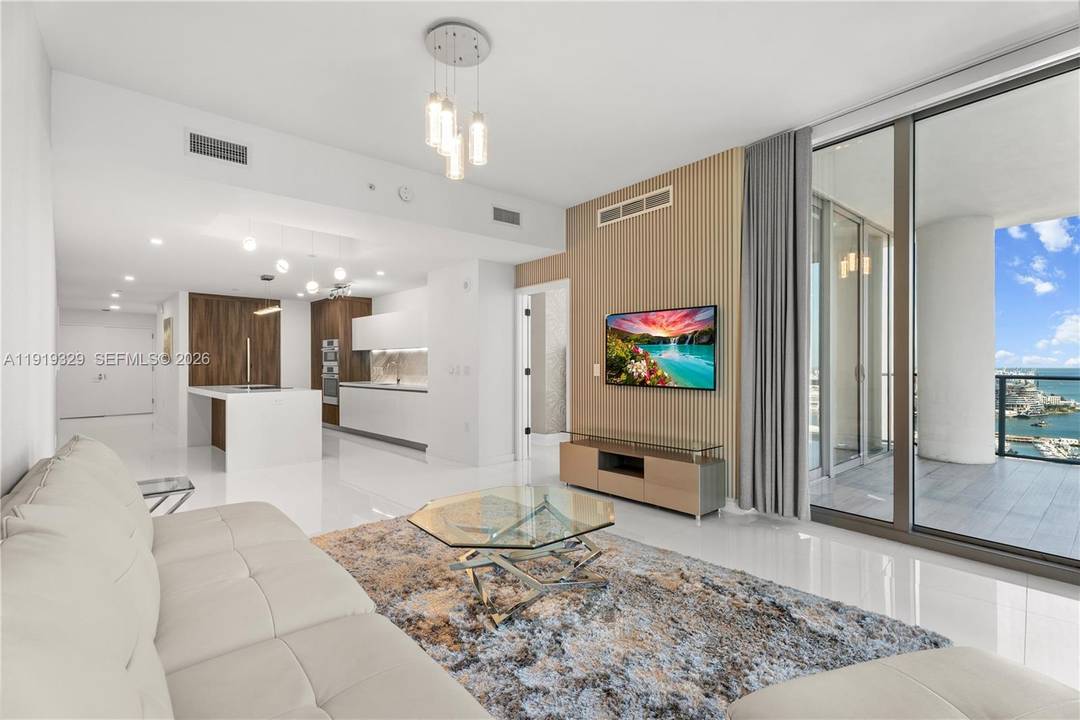 Welcome to the absolute best deal for a direct water view 3bed 4bath plus den with private foyer and elevator at Paramount Miami World Center.