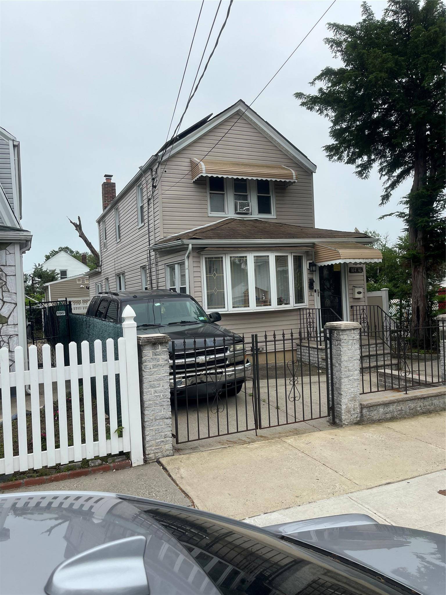 Beautiful single family home, featuring 4 bedrooms, 2.