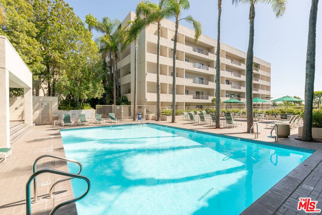 1131   Alta Loma Rd 2BR Sunset Strip La