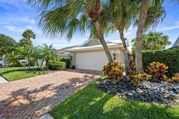 Don't miss out on this amazing coastal retreat !