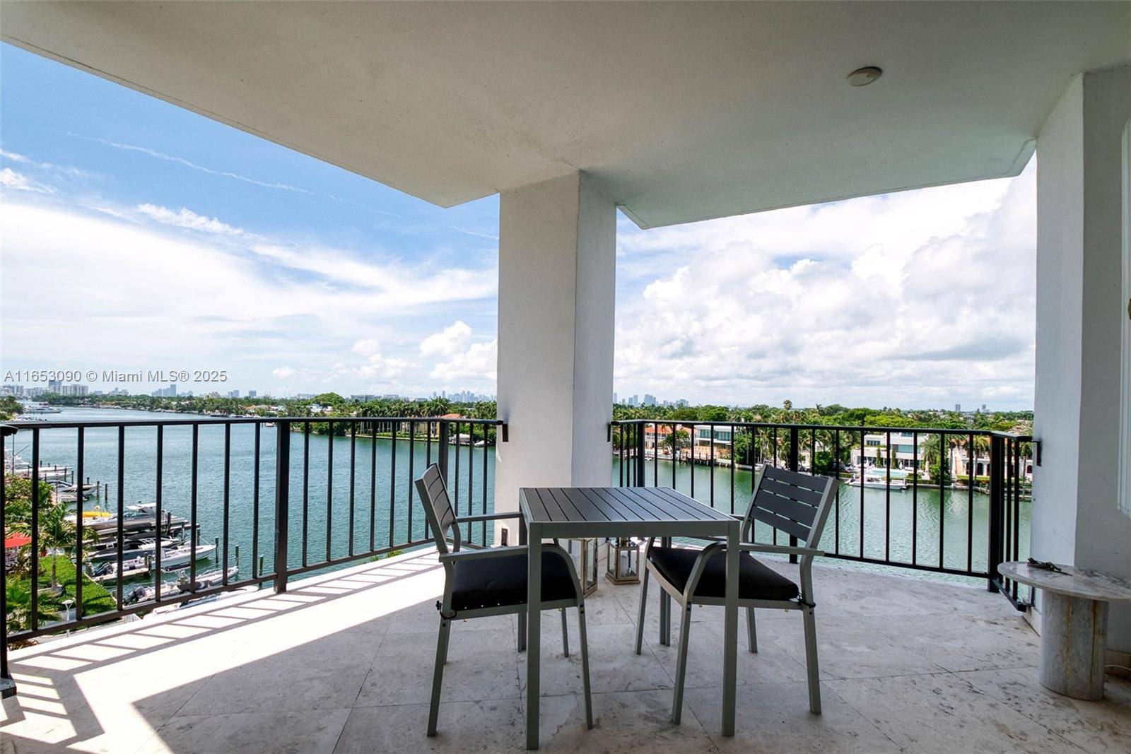 3 Bedroom end condo. Magnificent views.