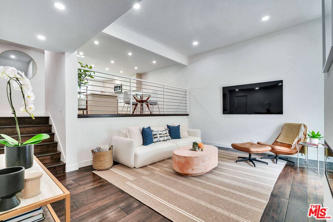 4800   La Villa Marina 2BR Marina Del Rey La