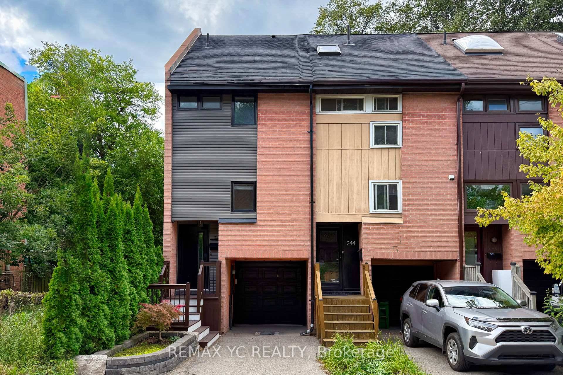 A beautifully renovated corner townhouse in the heart of downtown Toronto !