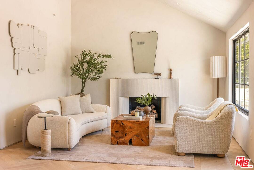 8353   Sunset View Dr 4BR Sunset Strip La