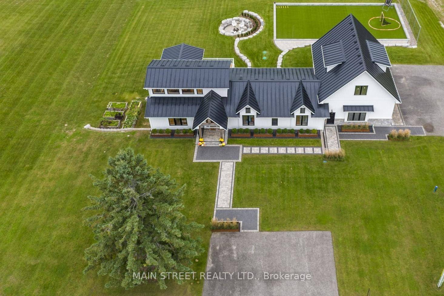 Extraordinary Country Estate !