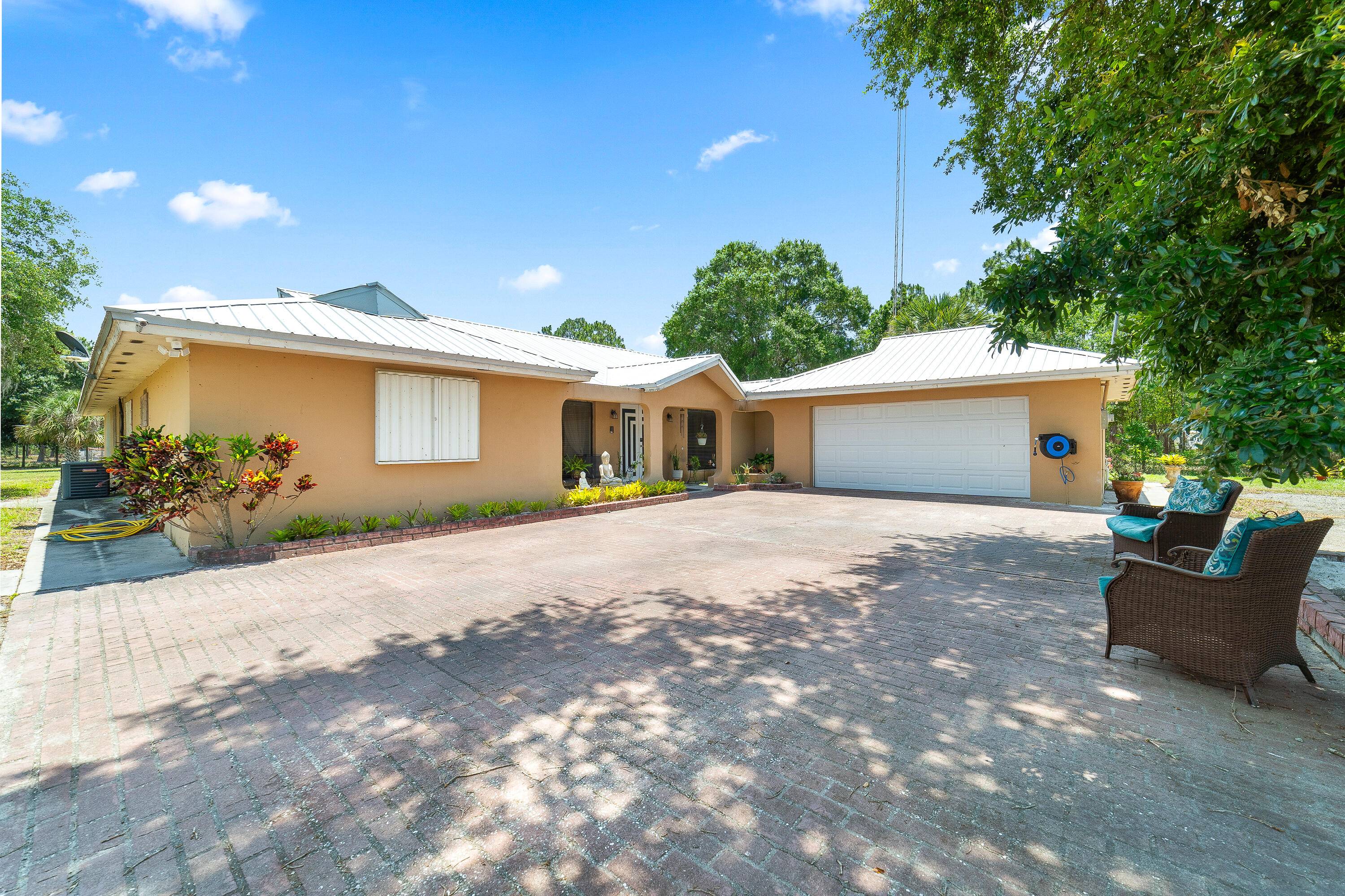 Welcome to Clewiston, FL a boater's and equestrian paradise !