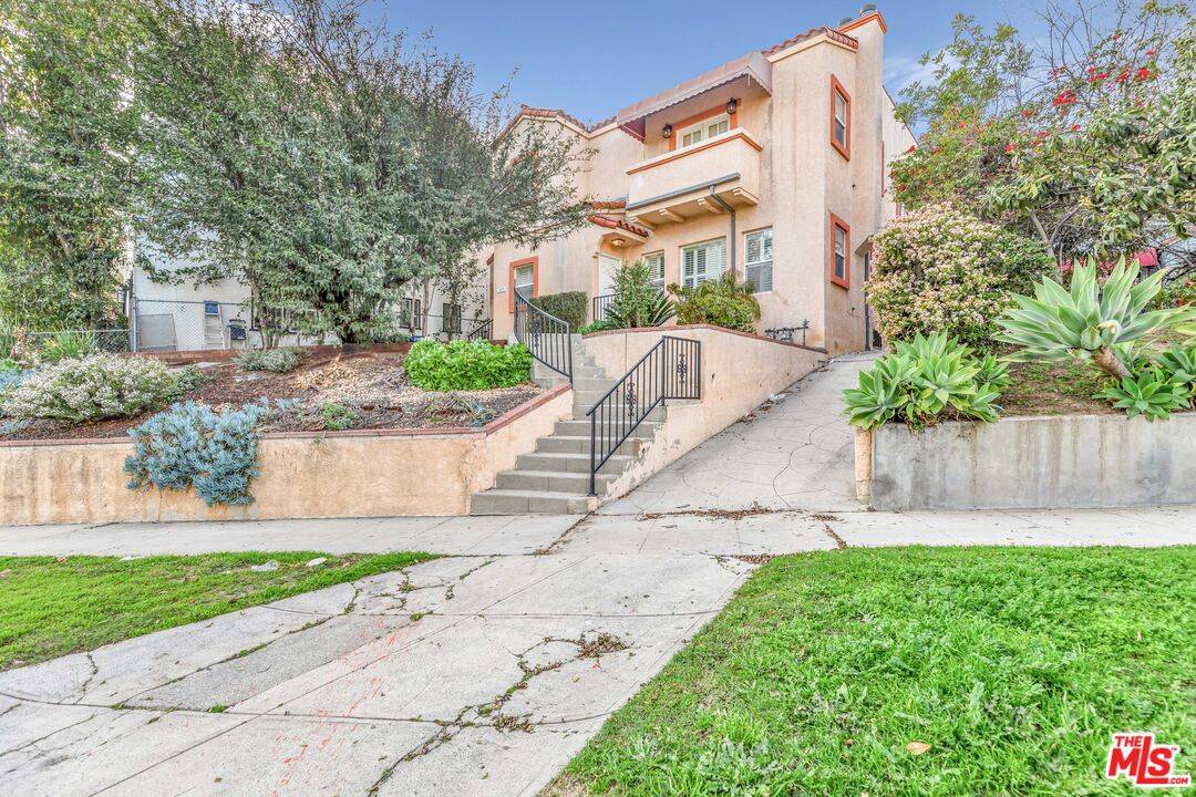 1073  S Mansfield Ave 6BR La