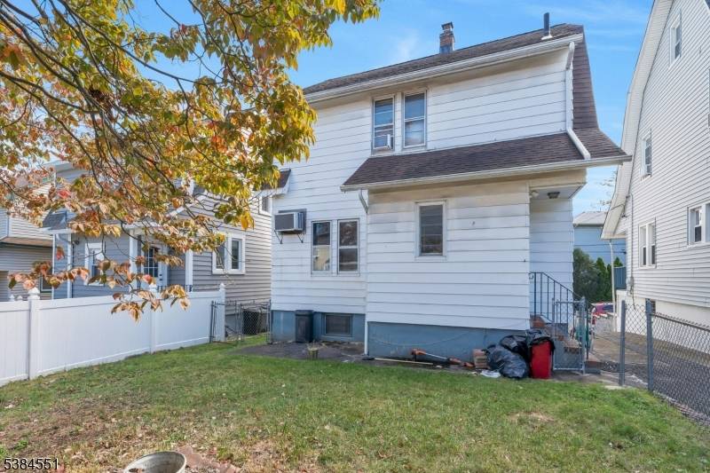 Move in ready 3BR 1BA Colonial.