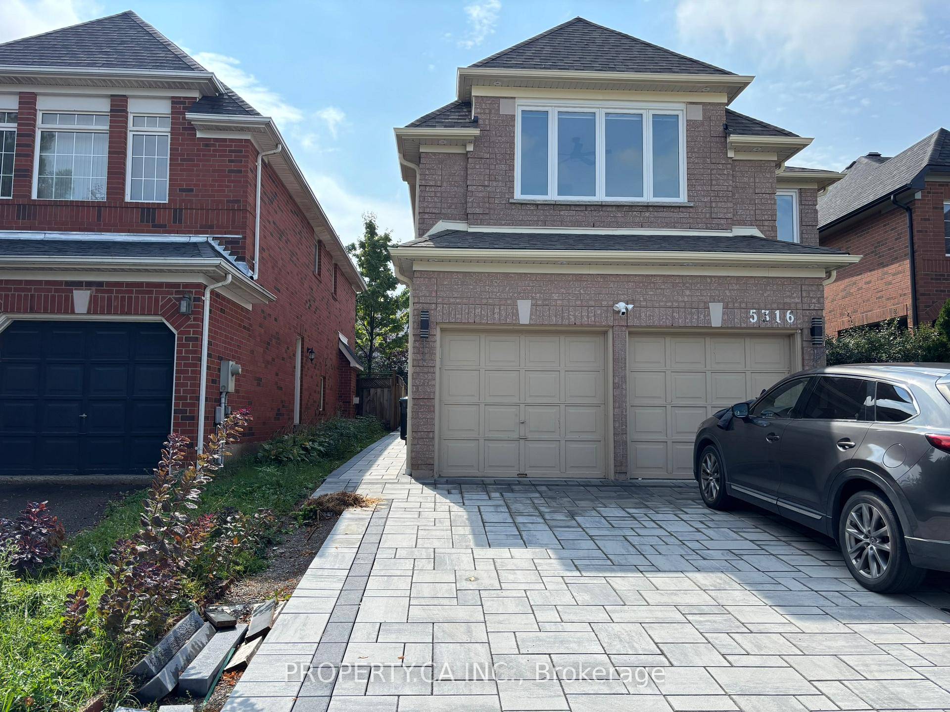 Newly built, spacious 2 Bedroom Basement Apartment In Prime Erin Mills Location !