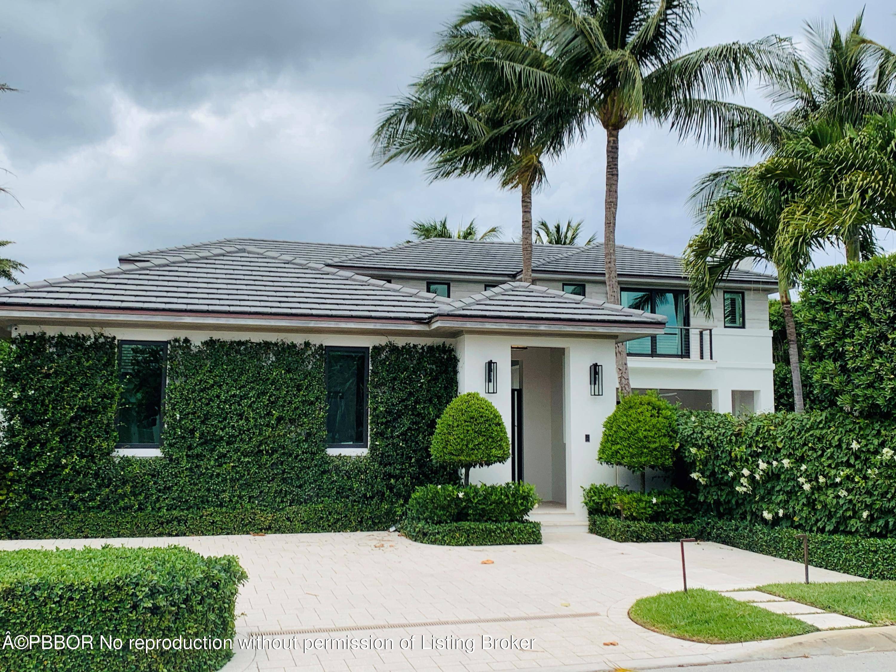 A very special contemporary house designed by Tom Kirchhoff, situated on one of the north end's most desirable streets.