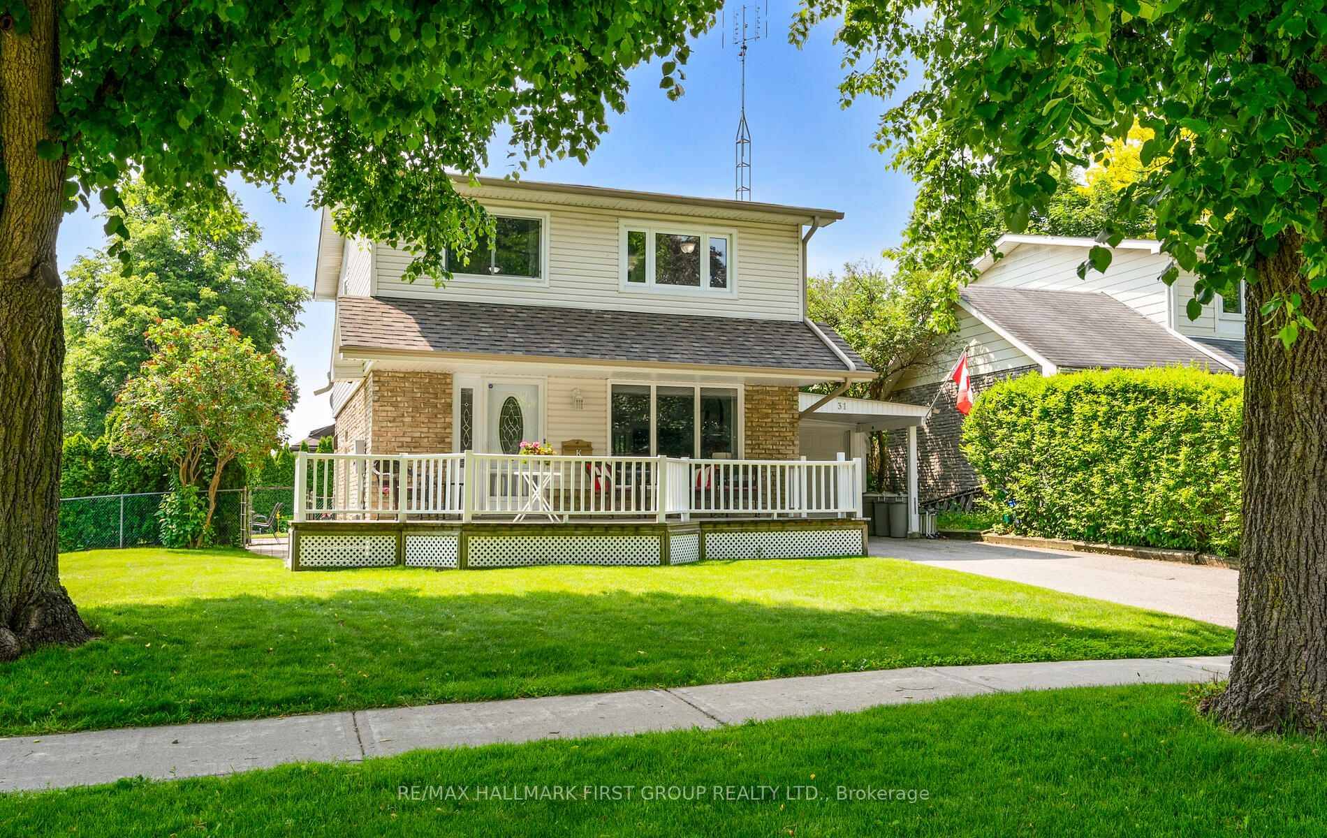 Welcome to this impeccably maintained 4 bdrm, 3 bath home nestled in the highly sought after West Lynde Creek neighbourhood.