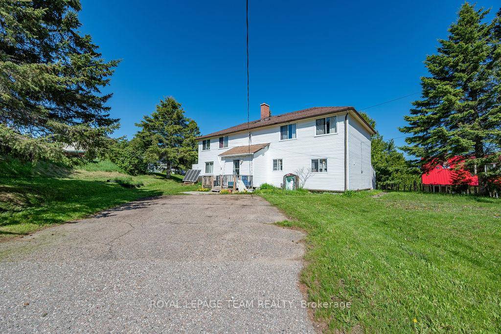 Affordable and spacious SIX BEDROOM HOME nestled in the family friendly community of Foymount !
