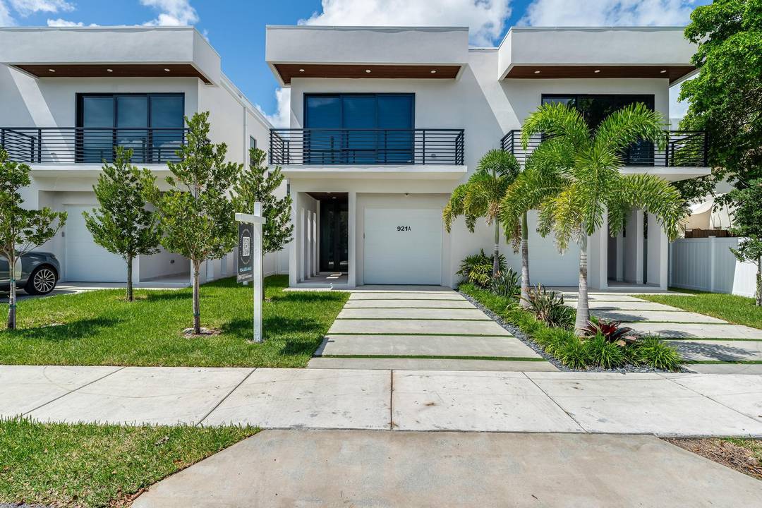 Welcome to ONE PALM, Victoria Park's newest boutique community of just 12 Townhomes, perfectly positioned in the heart of Fort Lauderdale.