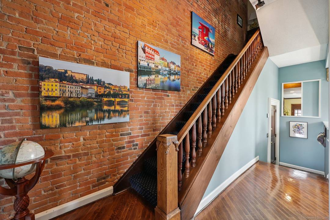 This sophisticated yet comfortable townhouse condo offers a unique opportunity in Downtown Hartford.