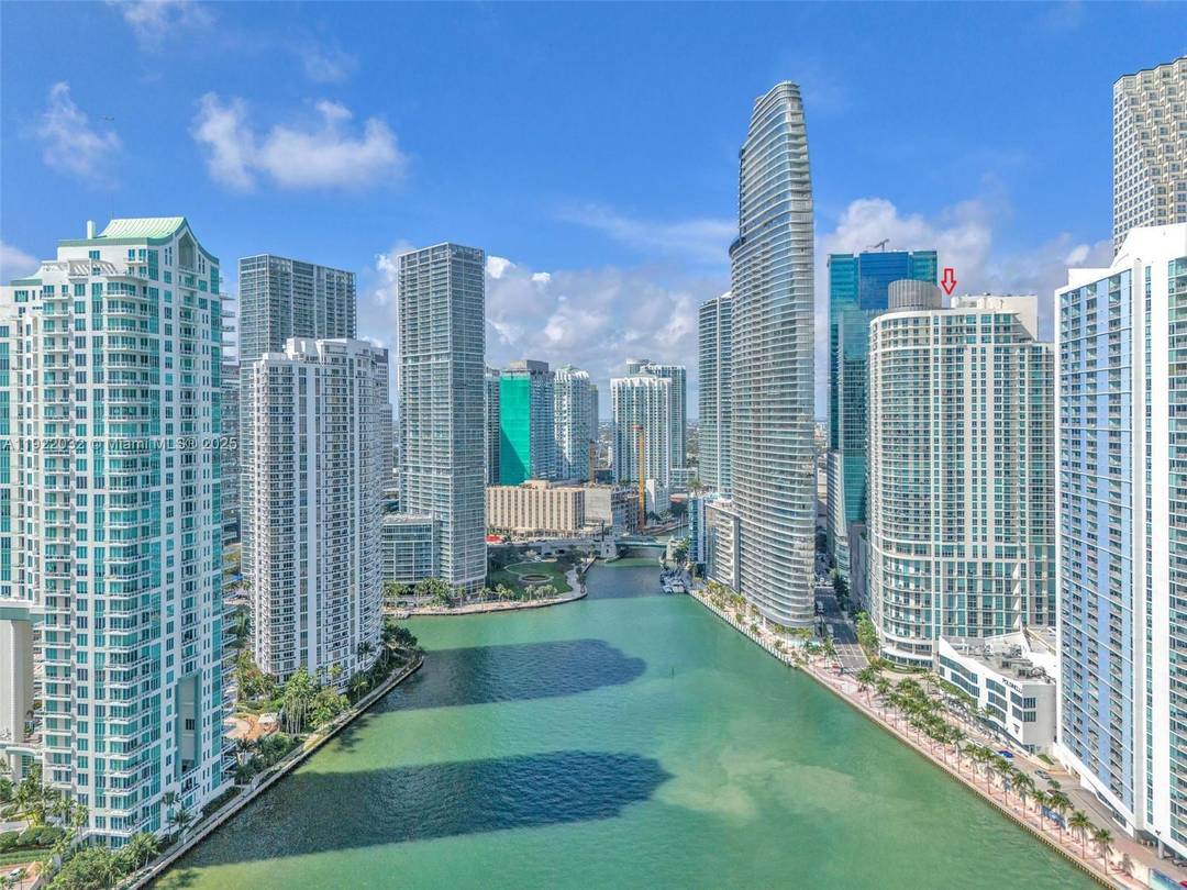 Experience modern urban living at its finest in the heart of Miami s Central Business District.