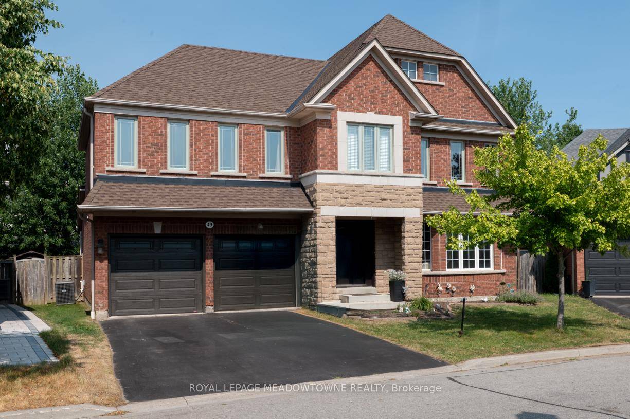 Welcome home ! Located just steps from serene parkland and endless greenspace, this stunning family home sits on a quiet street with a rare 88 foot wide pool size lotoffering ...