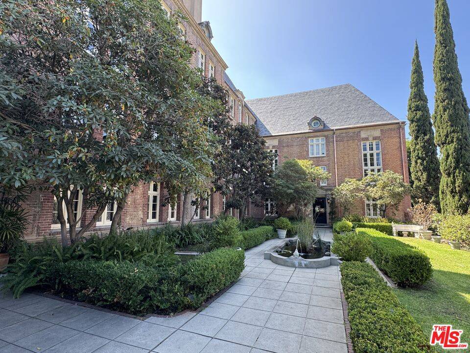 1285 N Crescent Heights Blvd 2BR Hollywood Hills East La