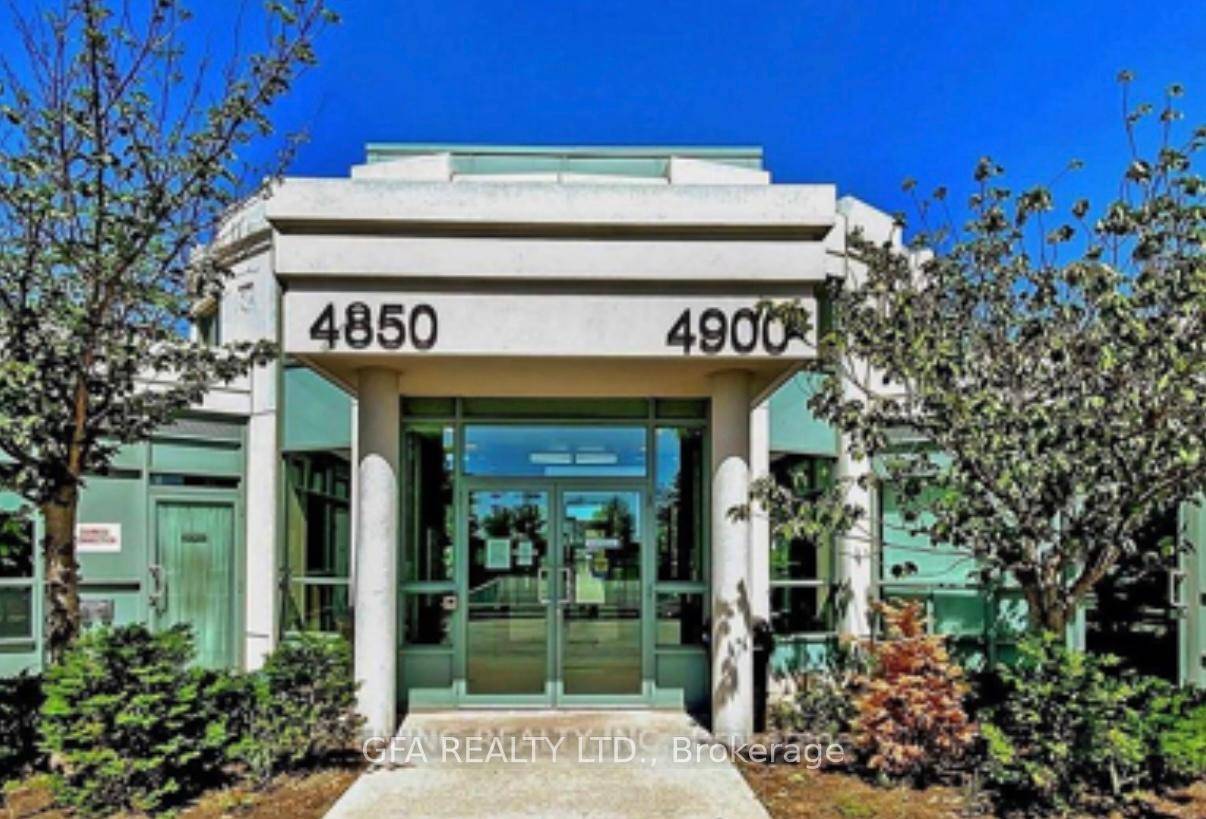 Welcome to luxury living in the heart of Central Erin Mills !