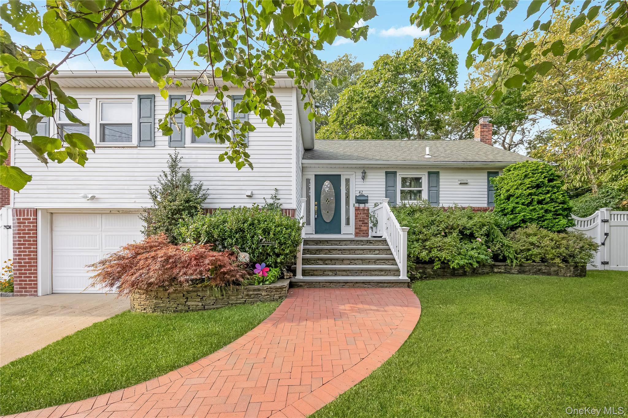 Beautiful Split Level situated in Massapequa Park, quiet mid block location, adjacent to park, features great curb appeal w brick amp ; vinyl sided ext.