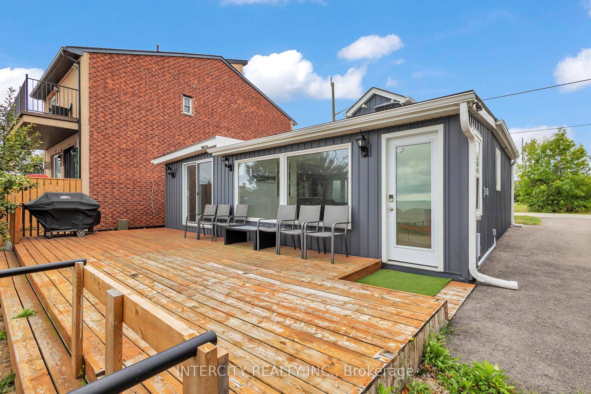 Discover lakeside perfection.