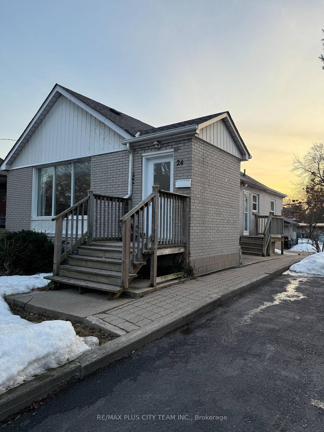 Bright and well maintained main floor 1 bedroom apartment offering comfort and convenience in a quiet residential neighbourhood.